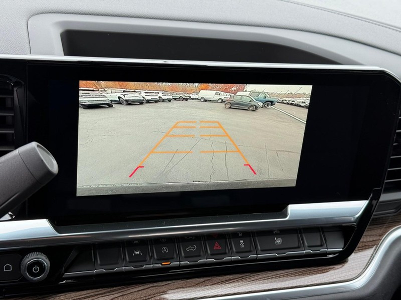 Chevrolet Silverado 1500 Vehicle Full-screen Gallery Image 16