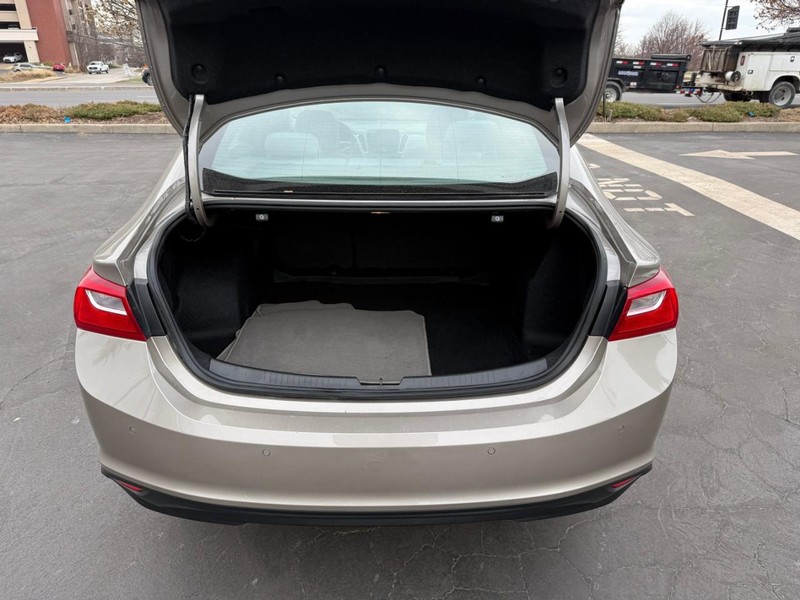 Chevrolet Malibu Vehicle Full-screen Gallery Image 5