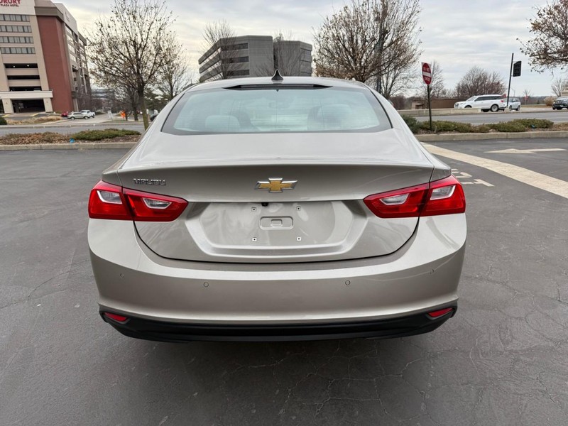 Chevrolet Malibu Vehicle Full-screen Gallery Image 6