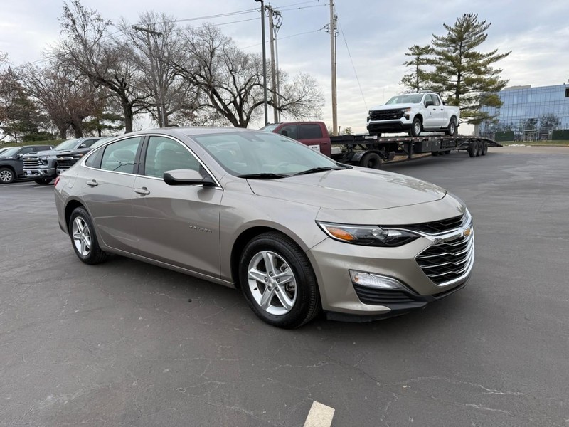 Chevrolet Malibu Vehicle Full-screen Gallery Image 8