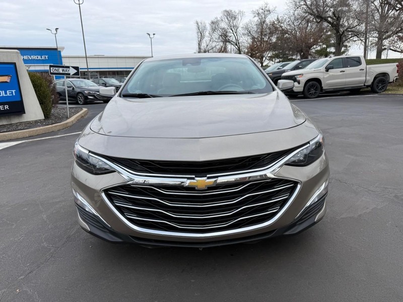 Chevrolet Malibu Vehicle Full-screen Gallery Image 9
