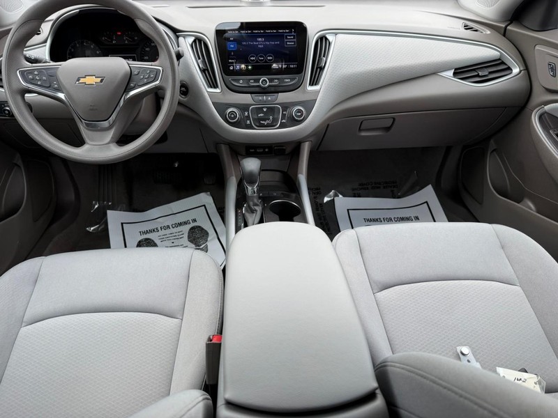 Chevrolet Malibu Vehicle Full-screen Gallery Image 11
