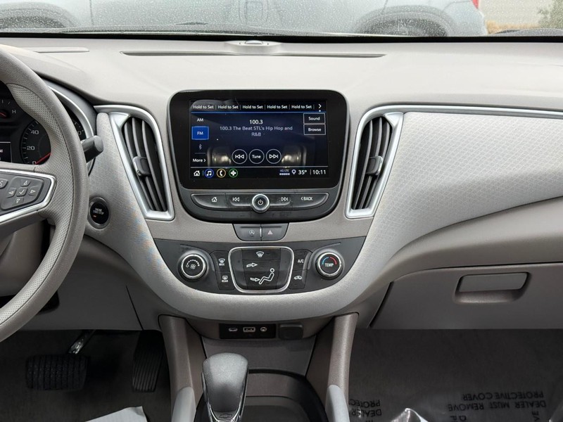 Chevrolet Malibu Vehicle Full-screen Gallery Image 13