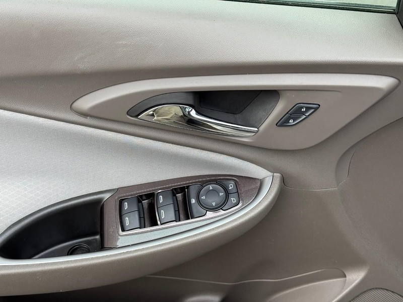 Chevrolet Malibu Vehicle Full-screen Gallery Image 15