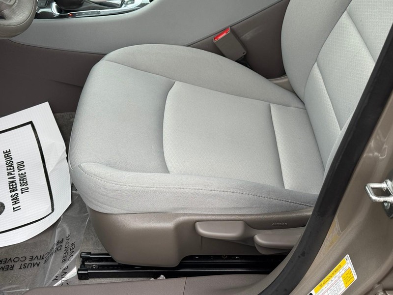 Chevrolet Malibu Vehicle Full-screen Gallery Image 16