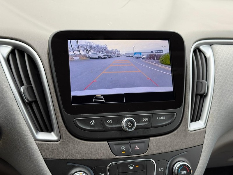 Chevrolet Malibu Vehicle Full-screen Gallery Image 21