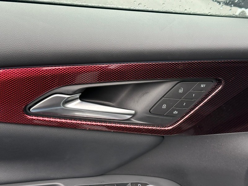 Chevrolet Traverse Vehicle Full-screen Gallery Image 12