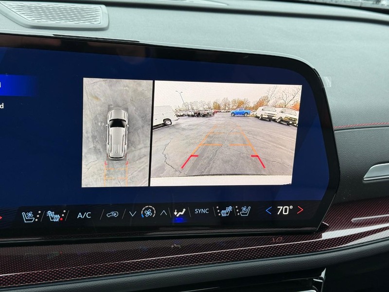 Chevrolet Traverse Vehicle Full-screen Gallery Image 17