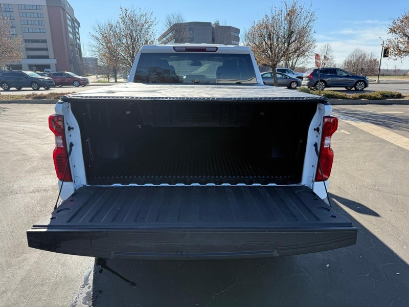 Chevrolet Silverado 1500 Vehicle Full-screen Gallery Image 5