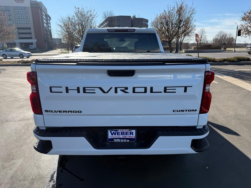 Chevrolet Silverado 1500 Vehicle Full-screen Gallery Image 6