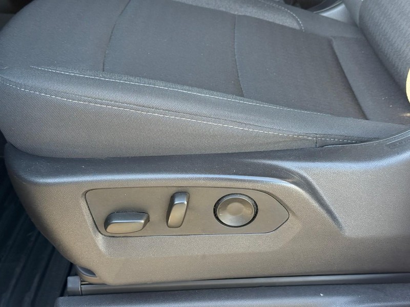 Chevrolet Silverado 1500 Vehicle Full-screen Gallery Image 15