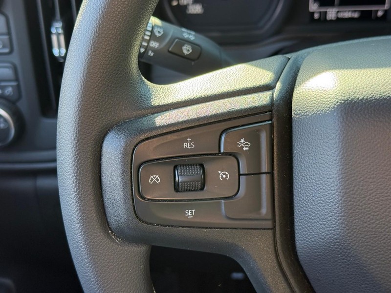 Chevrolet Silverado 1500 Vehicle Full-screen Gallery Image 16