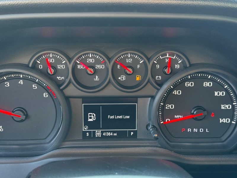 Chevrolet Silverado 1500 Vehicle Full-screen Gallery Image 17