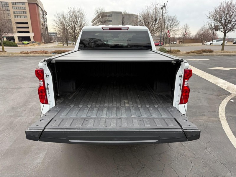 Chevrolet Silverado 1500 Vehicle Full-screen Gallery Image 5