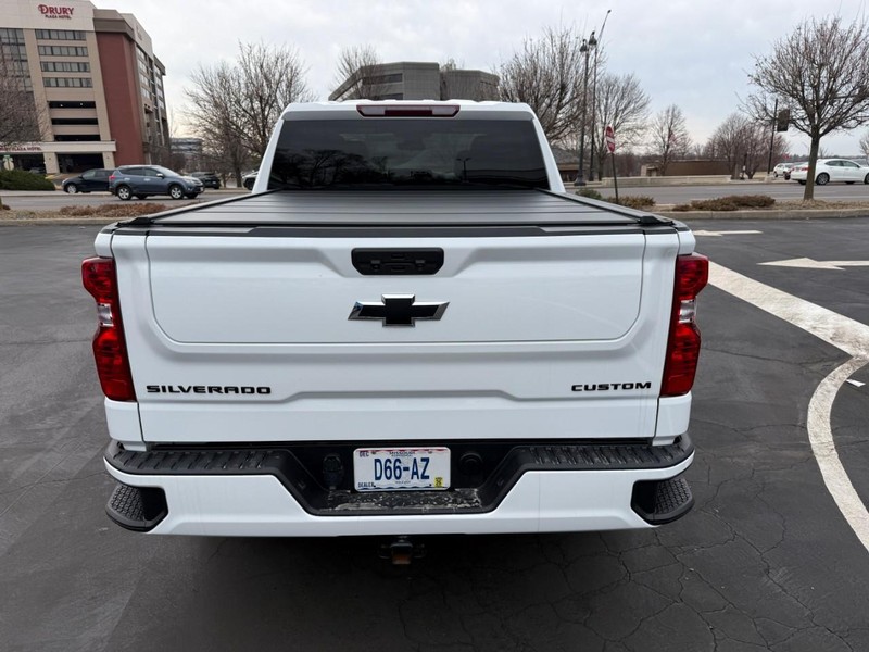 Chevrolet Silverado 1500 Vehicle Full-screen Gallery Image 6