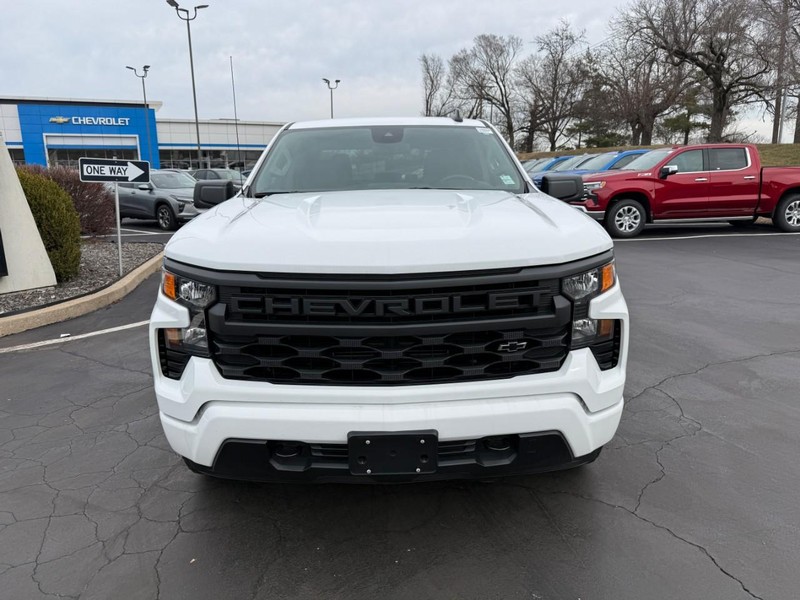 Chevrolet Silverado 1500 Vehicle Full-screen Gallery Image 9