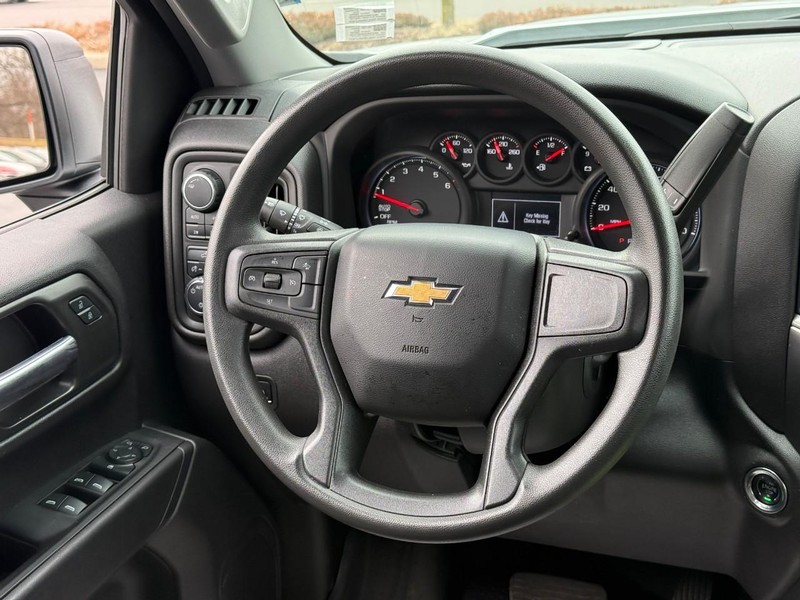 Chevrolet Silverado 1500 Vehicle Full-screen Gallery Image 12