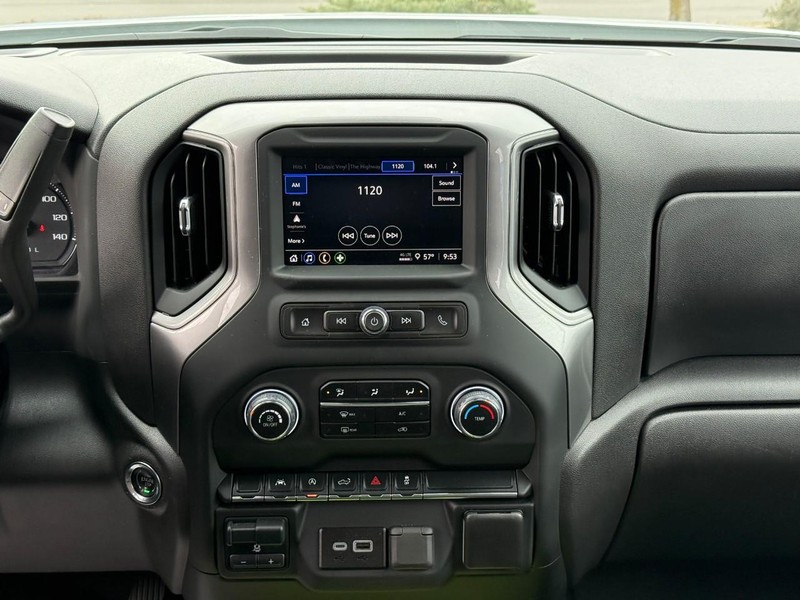Chevrolet Silverado 1500 Vehicle Full-screen Gallery Image 13