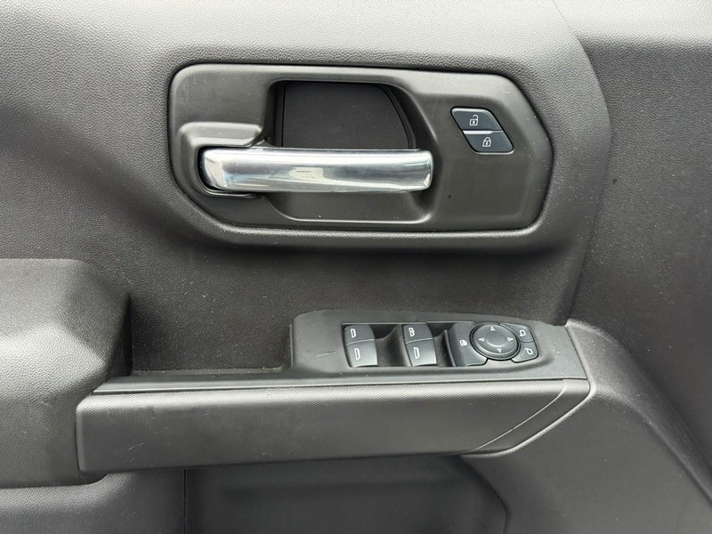 Chevrolet Silverado 1500 Vehicle Full-screen Gallery Image 15