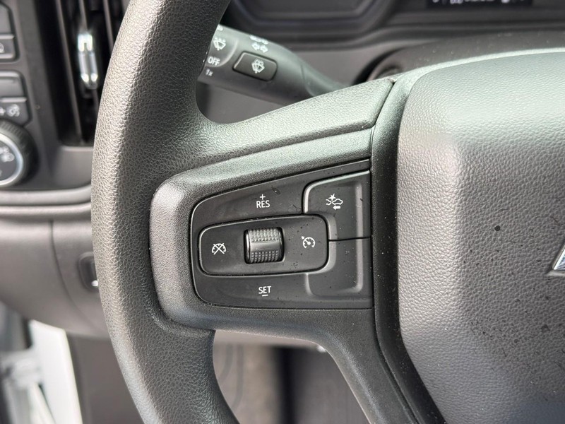 Chevrolet Silverado 1500 Vehicle Full-screen Gallery Image 18