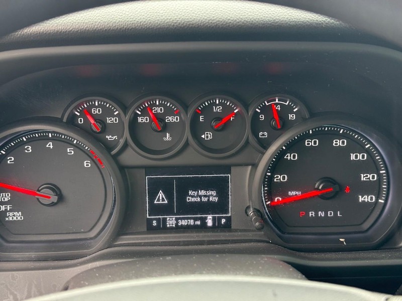 Chevrolet Silverado 1500 Vehicle Full-screen Gallery Image 19