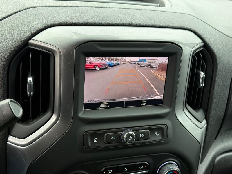 Chevrolet Silverado 1500 Vehicle Full-screen Gallery Image 20