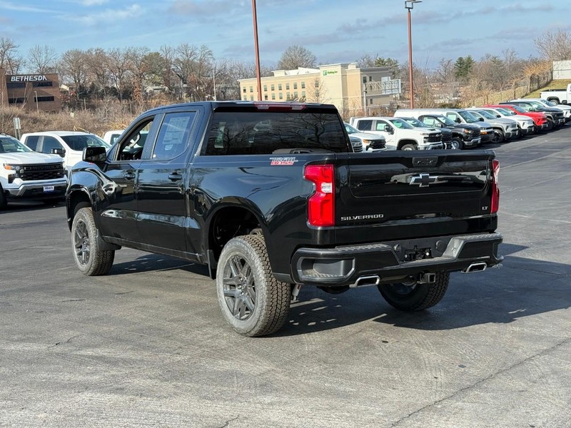 Chevrolet Silverado 1500 Vehicle Full-screen Gallery Image 3