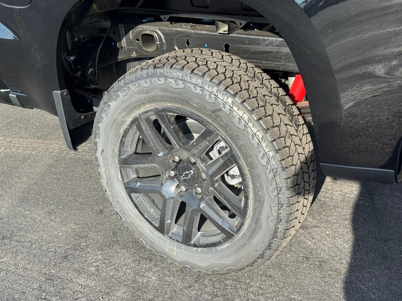 Chevrolet Silverado 1500 Vehicle Full-screen Gallery Image 4