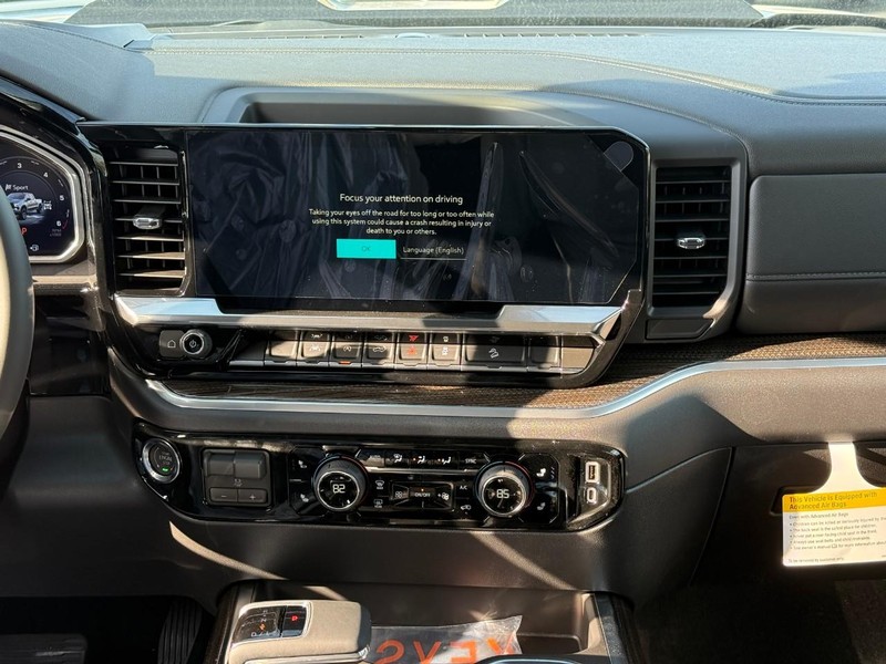 Chevrolet Silverado 1500 Vehicle Full-screen Gallery Image 9