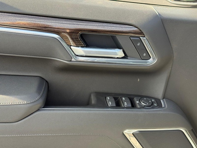 Chevrolet Silverado 1500 Vehicle Full-screen Gallery Image 11