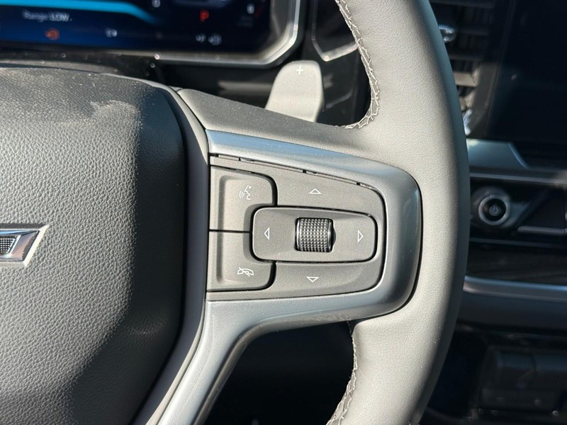 Chevrolet Silverado 1500 Vehicle Full-screen Gallery Image 13