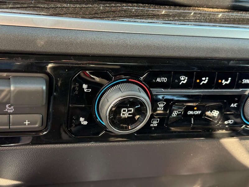 Chevrolet Silverado 1500 Vehicle Full-screen Gallery Image 15