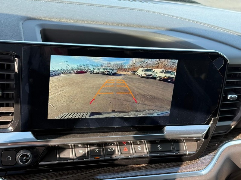 Chevrolet Silverado 1500 Vehicle Full-screen Gallery Image 16