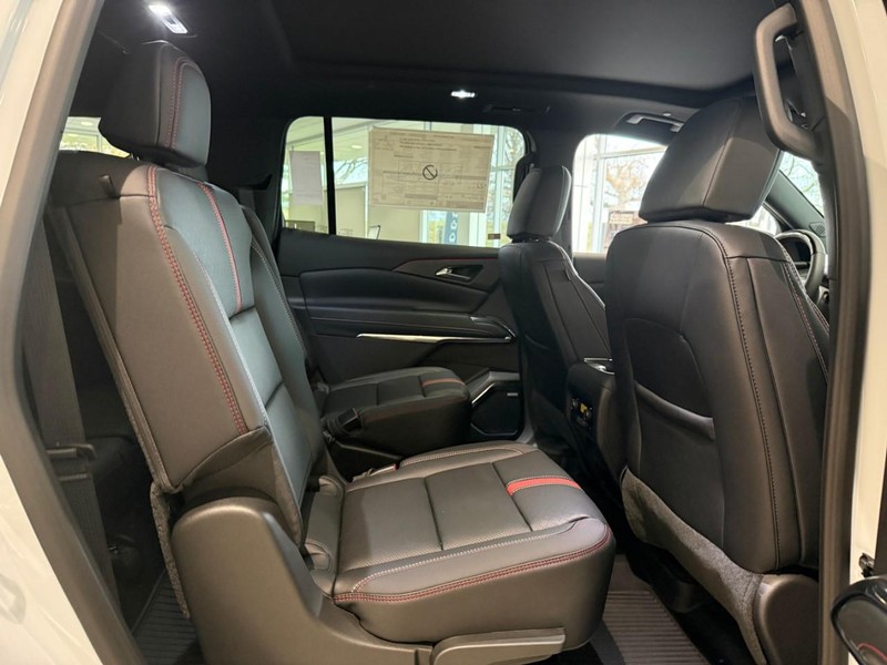 Chevrolet Traverse Vehicle Full-screen Gallery Image 5