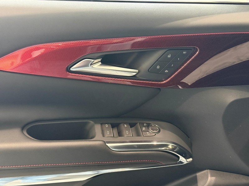 Chevrolet Traverse Vehicle Full-screen Gallery Image 6