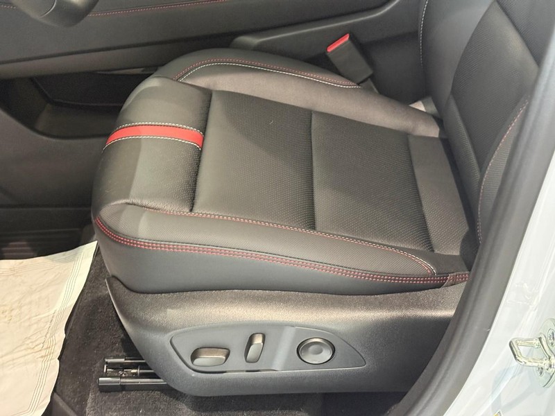 Chevrolet Traverse Vehicle Full-screen Gallery Image 8