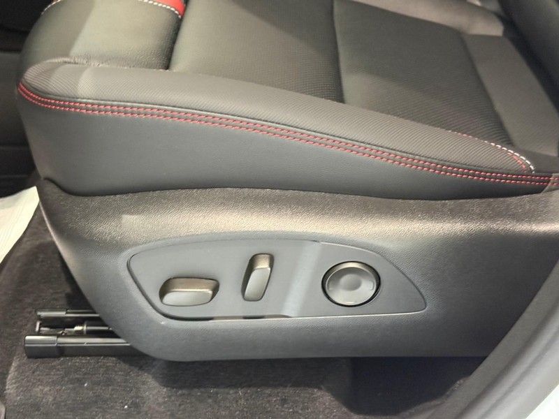 Chevrolet Traverse Vehicle Full-screen Gallery Image 9