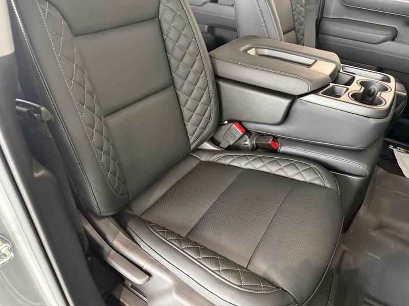 Chevrolet Silverado 1500 Vehicle Full-screen Gallery Image 4