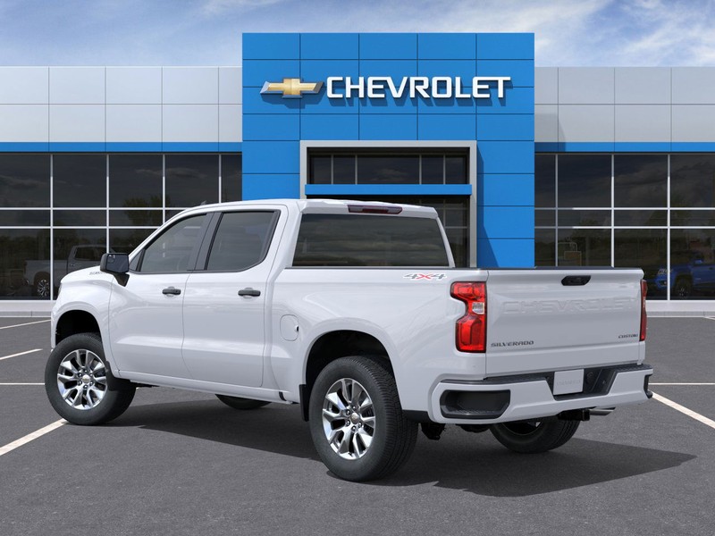 Chevrolet Silverado 1500 Vehicle Full-screen Gallery Image 3