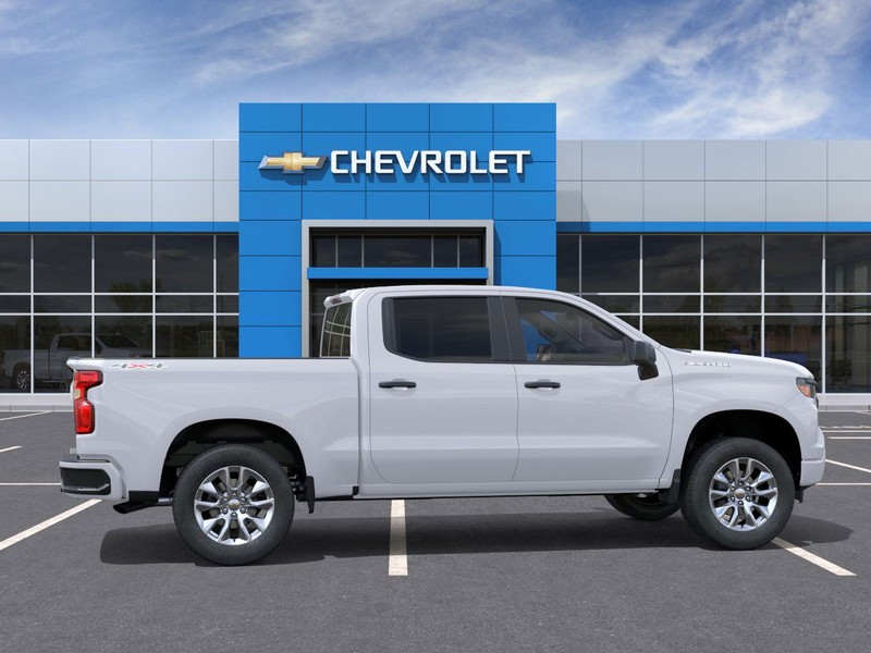 Chevrolet Silverado 1500 Vehicle Full-screen Gallery Image 5