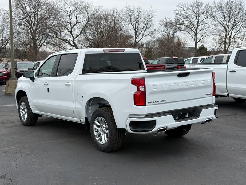 Chevrolet Silverado 1500 Vehicle Full-screen Gallery Image 3