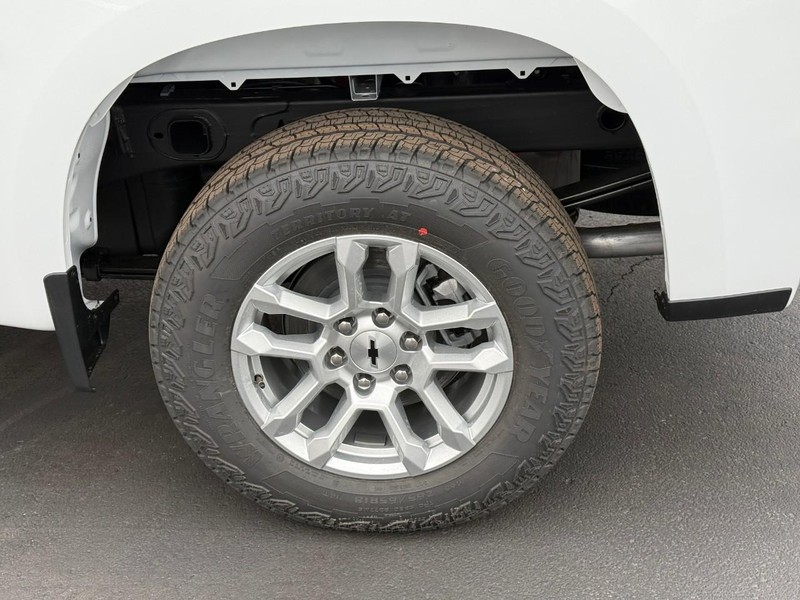 Chevrolet Silverado 1500 Vehicle Full-screen Gallery Image 4