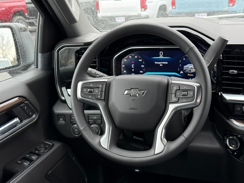 Chevrolet Silverado 1500 Vehicle Full-screen Gallery Image 8