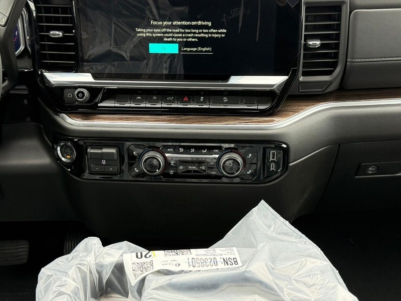 Chevrolet Silverado 1500 Vehicle Full-screen Gallery Image 10