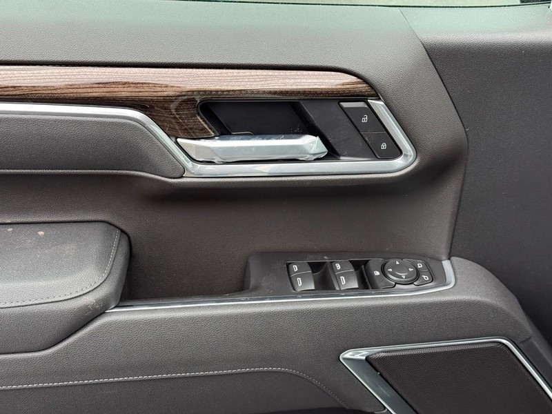 Chevrolet Silverado 1500 Vehicle Full-screen Gallery Image 11