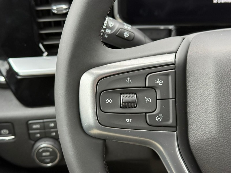 Chevrolet Silverado 1500 Vehicle Full-screen Gallery Image 12