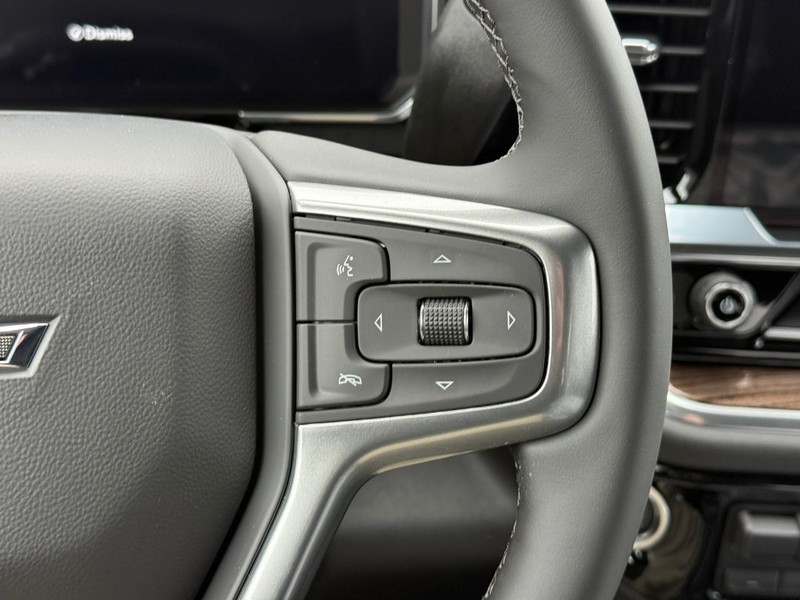 Chevrolet Silverado 1500 Vehicle Full-screen Gallery Image 13