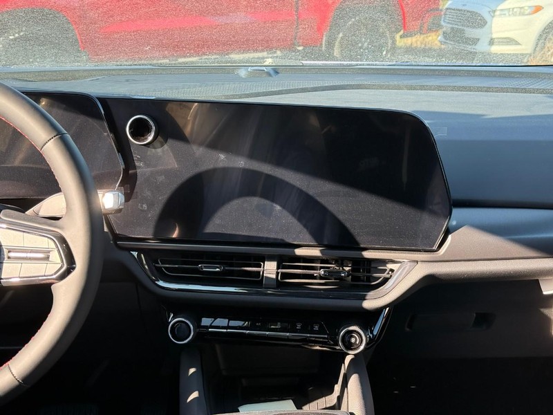 Chevrolet Equinox EV Vehicle Full-screen Gallery Image 8