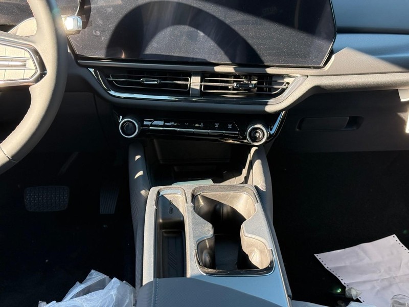 Chevrolet Equinox EV Vehicle Full-screen Gallery Image 9