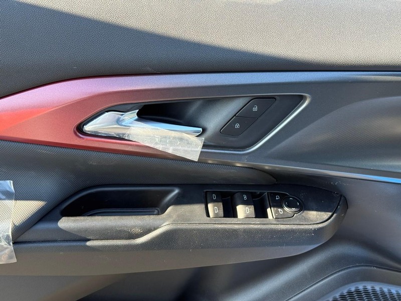 Chevrolet Equinox EV Vehicle Full-screen Gallery Image 10